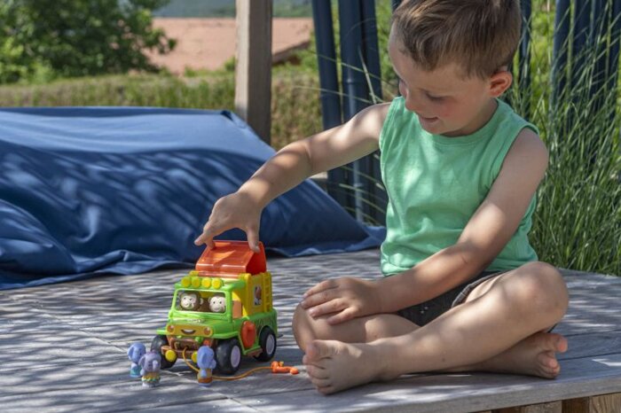 Jeep Safari samochód terenowy z akcesoriami Klorofil 